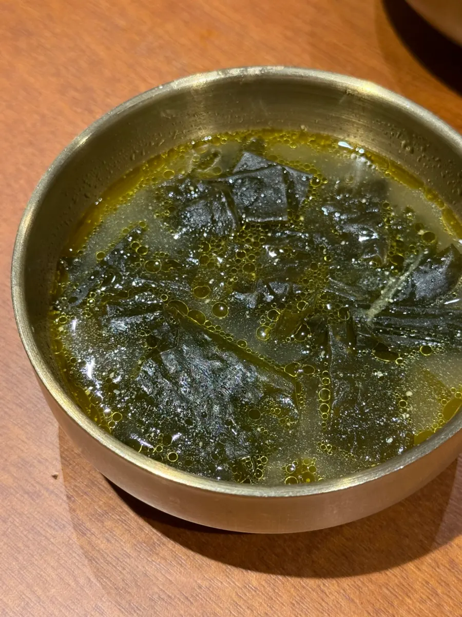 Seaweed soup served with pot rice