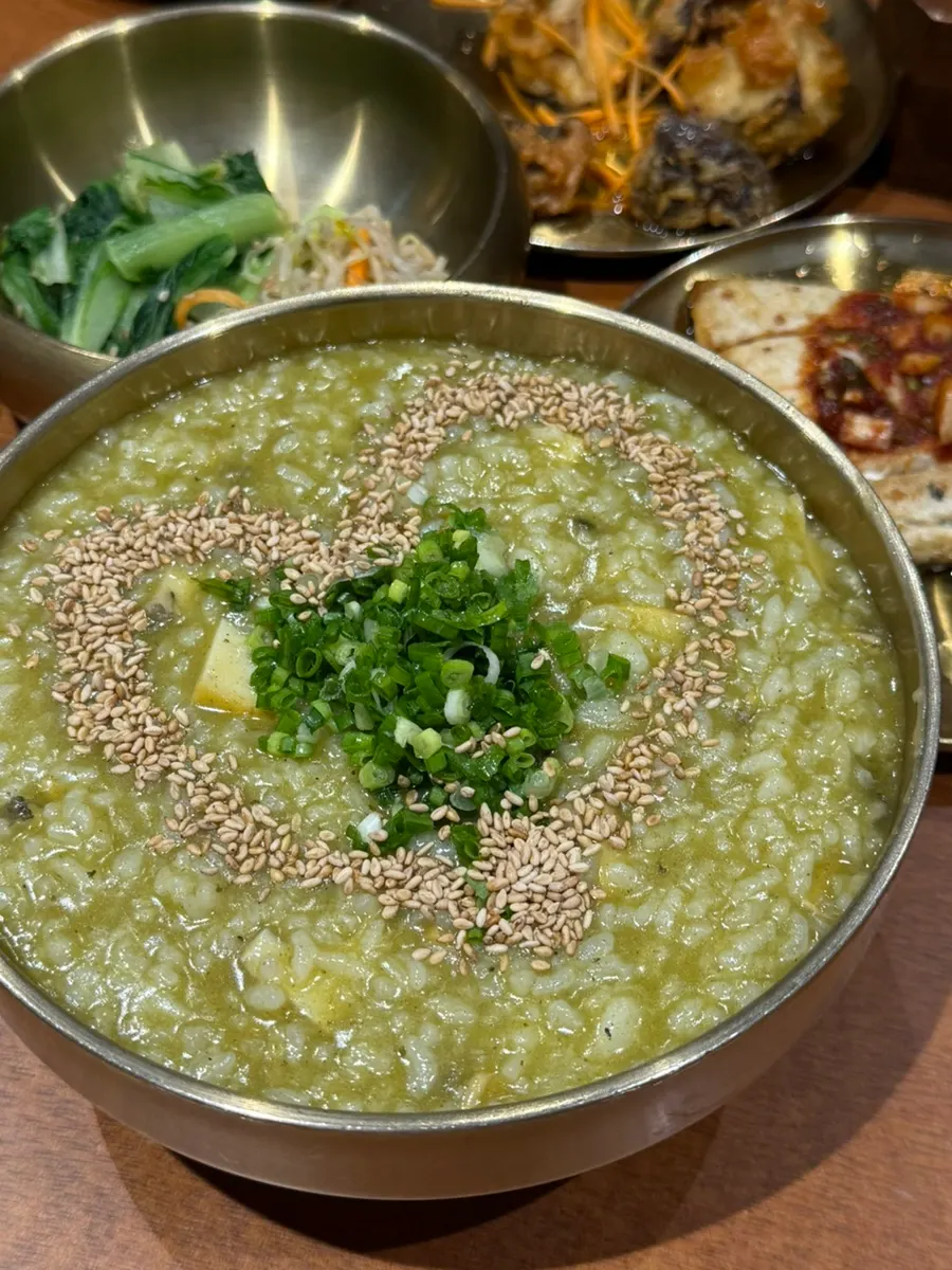 A bowl of Jeju Haenyeo abalone porridge