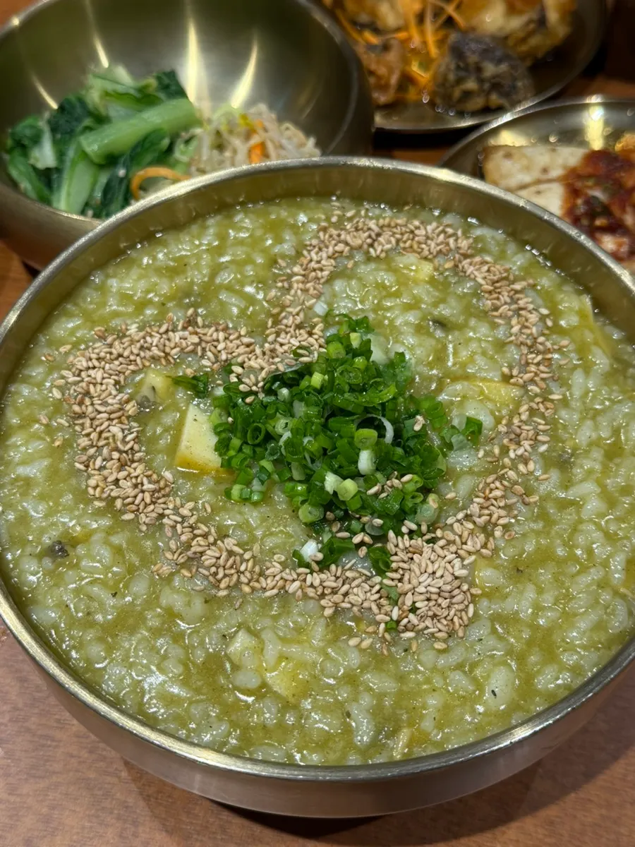 Generous serving of Jeju Haenyeo abalone porridge
