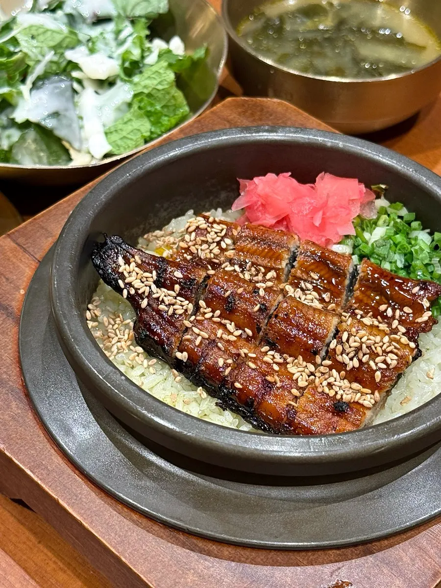 Abalone porridge and eel pot rice meal
