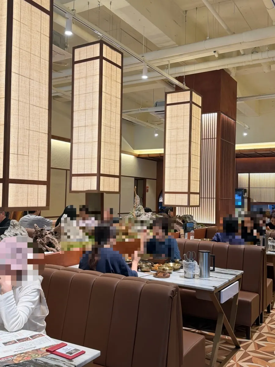 층고가 높은 넓은 홀