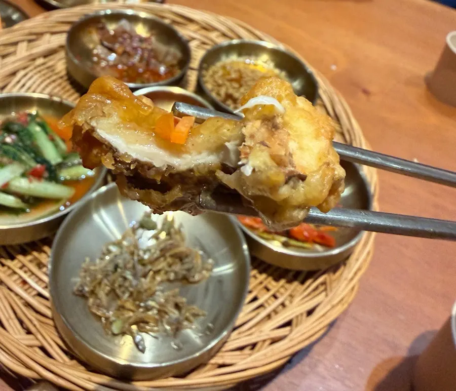 버섯탕수육과 생선구이 반찬