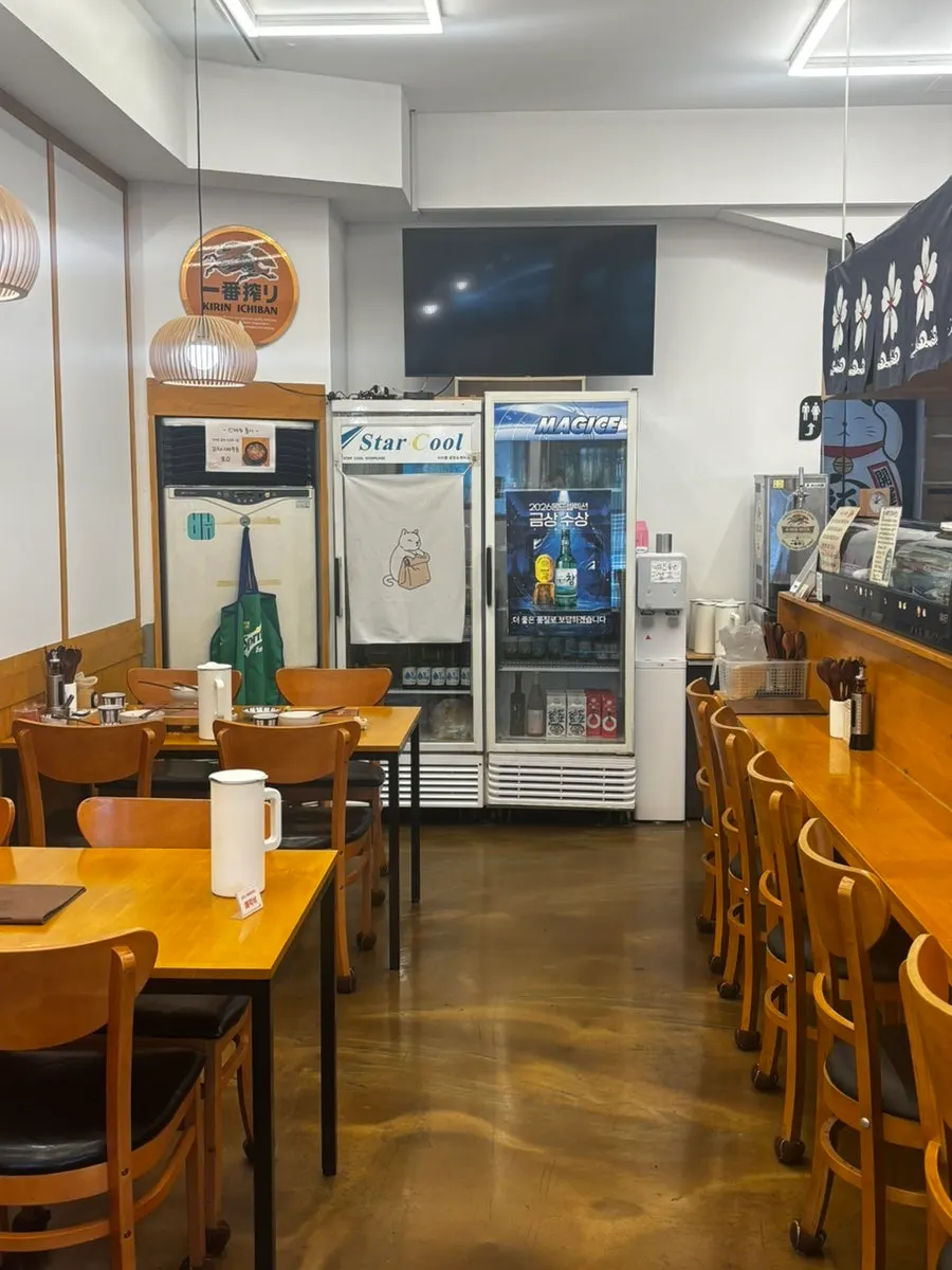 点什锦寿司里脊炸猪排和泡菜锅乌冬