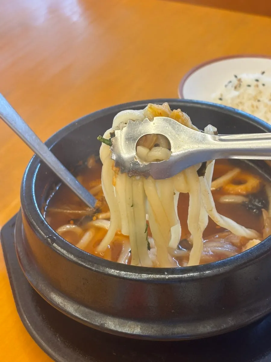 微辣的泡菜锅乌冬