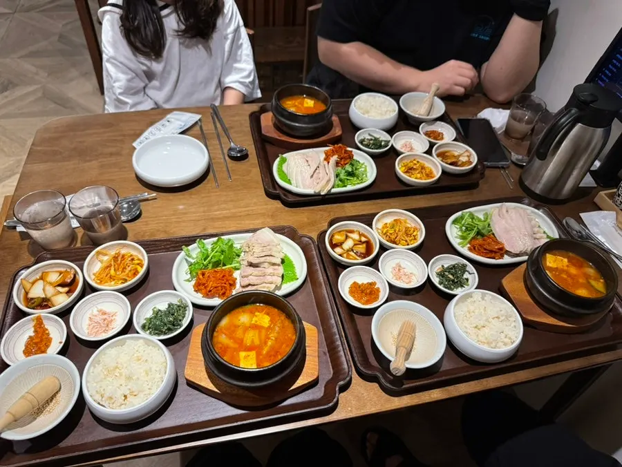 주문한 보쌈정식 한상