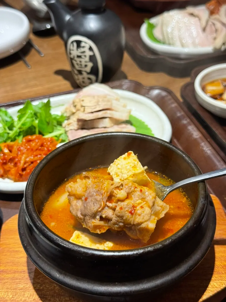 보쌈정식과 된장찌개