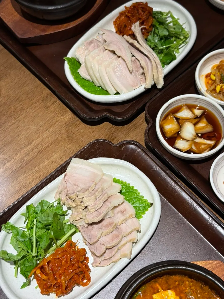 돼지고기 무말랭이 미나리 보쌈정식