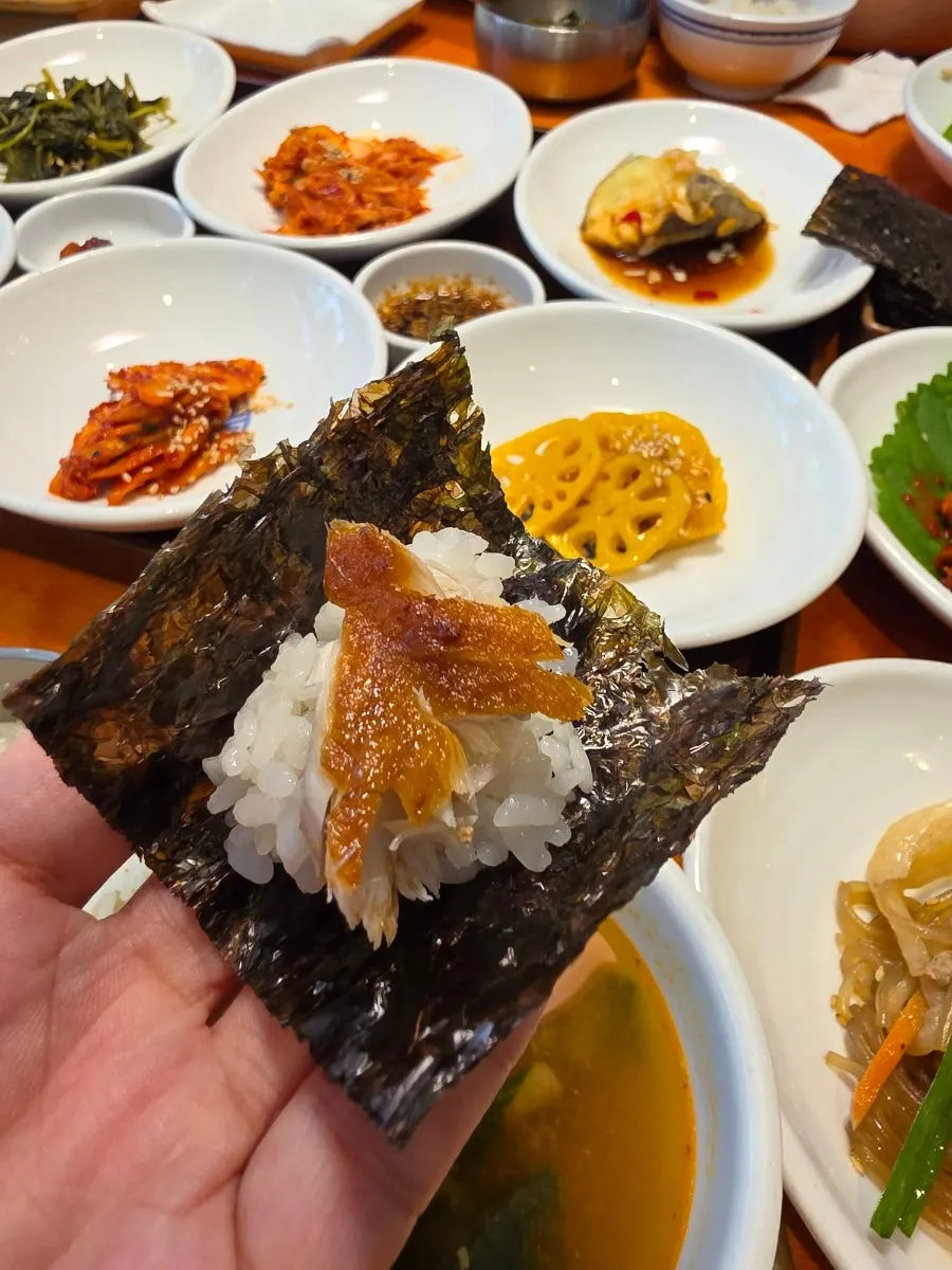 Grilled mackerel served with nuruk salt