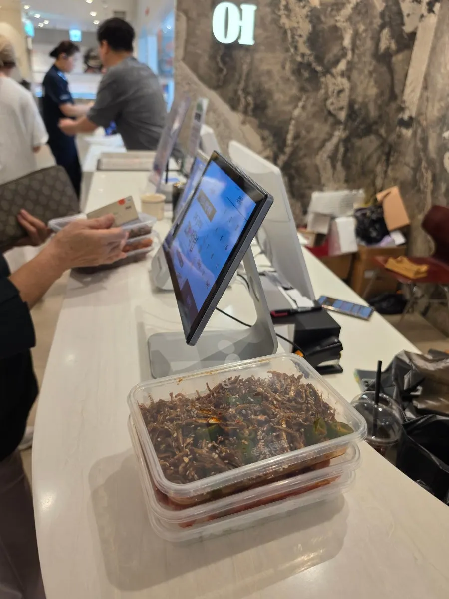 Basic side dishes at the Geumdeungeo Dalseo Branch self-service bar