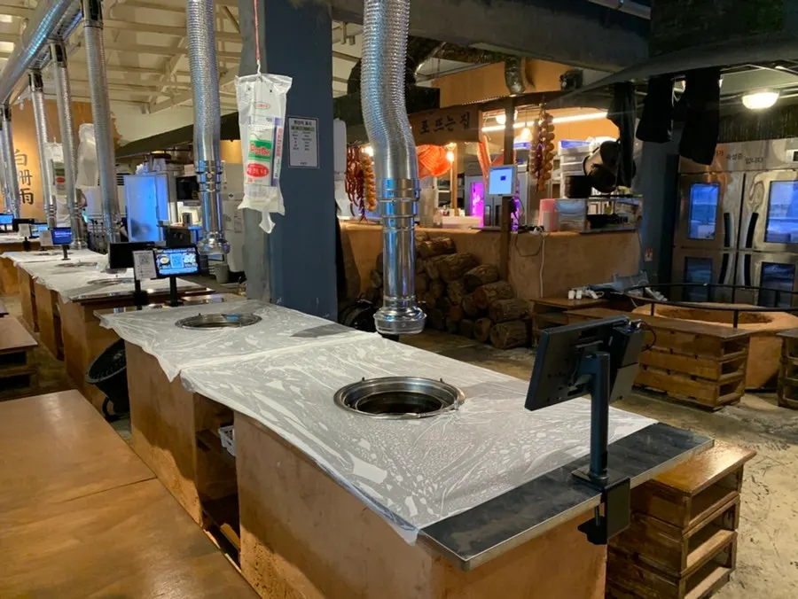 Interior atmosphere at Baeksanu Sutbul Wolsong Main Branch