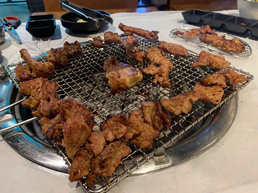 Pork galbi with side dishes