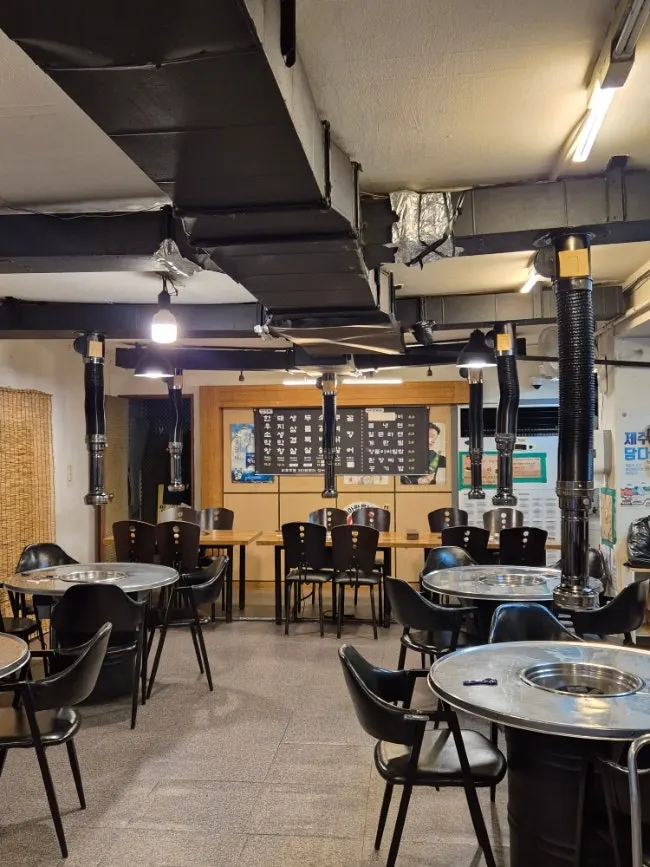View of the outdoor tent seating at Daraewon Makchang
