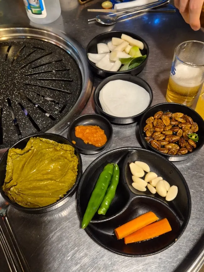 Basic side dishes at Daraewon Makchang including lettuce wraps and jaeraegi