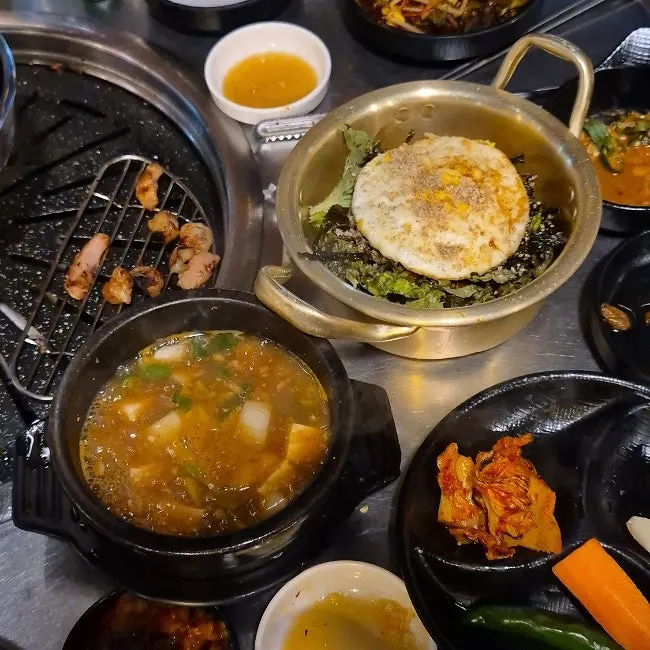Doenjang jjigae and yangpuni bibimbap set at Daraewon Makchang