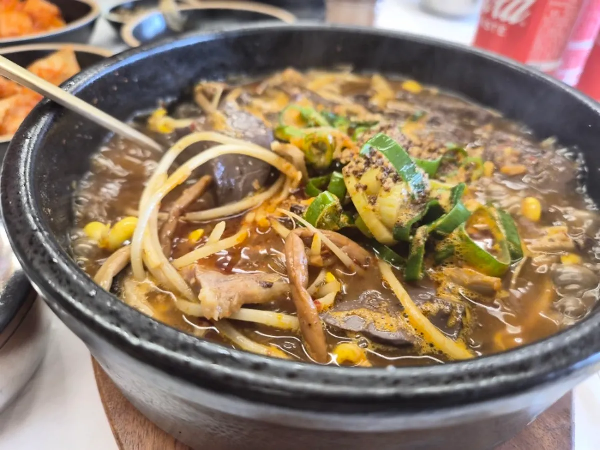A full bowl of Daegwallyeong haejangguk special