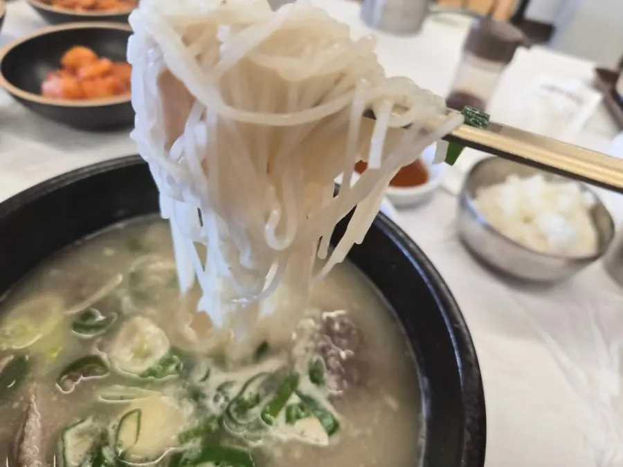 Toppings in the sogeori gukbap special