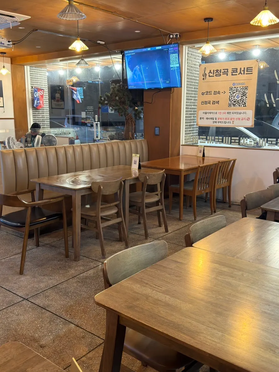 Spacious interior with table layout