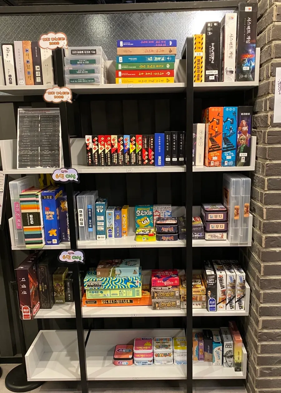 Board game café date space in Hyehwa