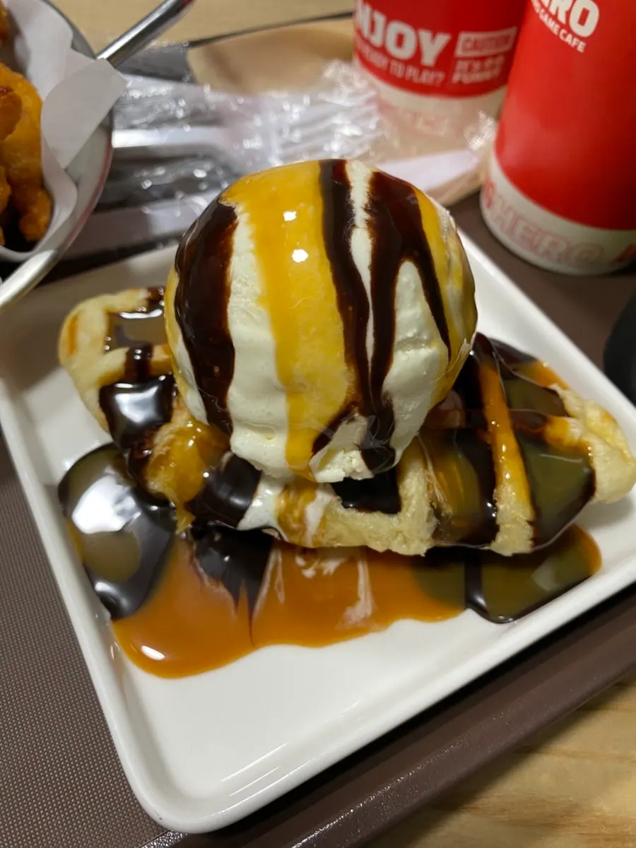 Spicy garlic soy sauce chicken and dessert