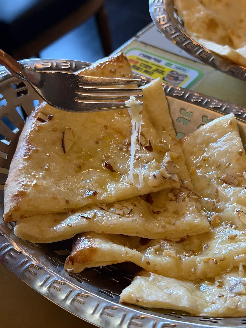 Butter naan with a gentle sweetness