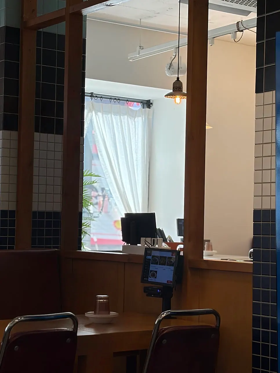 Entrance of Cheonghwawon Daehangno Branch with an Asian-fusion feel