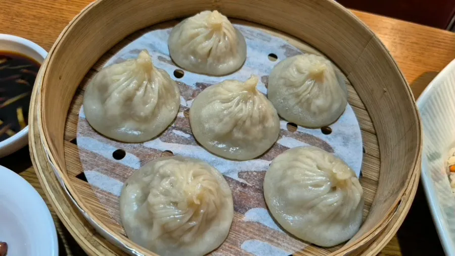 Chef-made xiaolongbao at Cheonghwawon