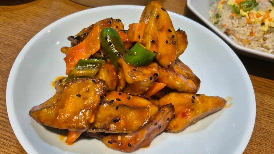 A plate of Cheonghwawon's fried eggplant
