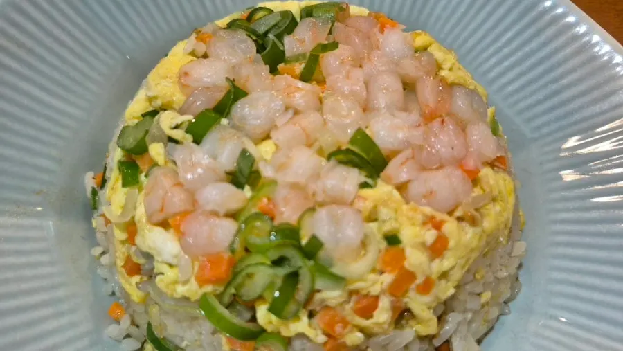 Fluffy shrimp fried rice with egg