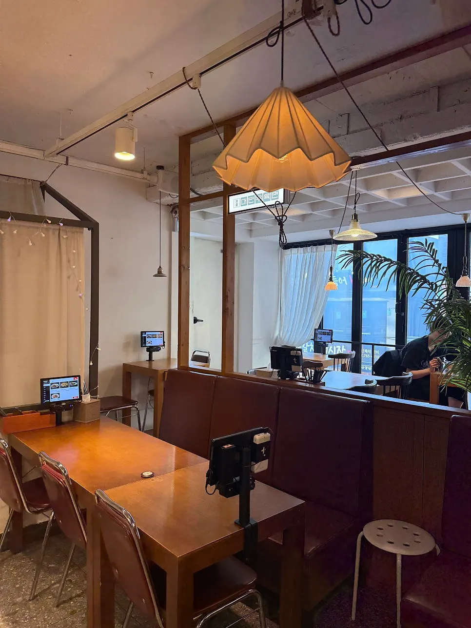 Cheonghwawon interior renewed with exposed ceiling