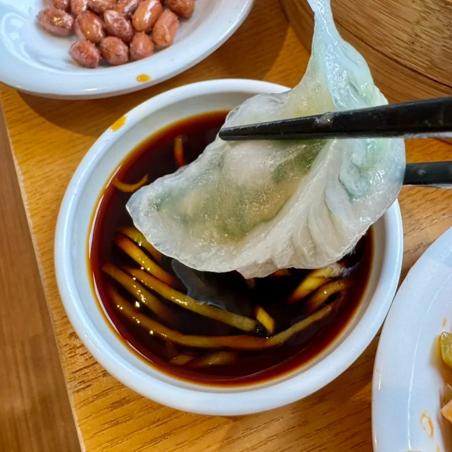 Several crystal moon dumplings in the steamer