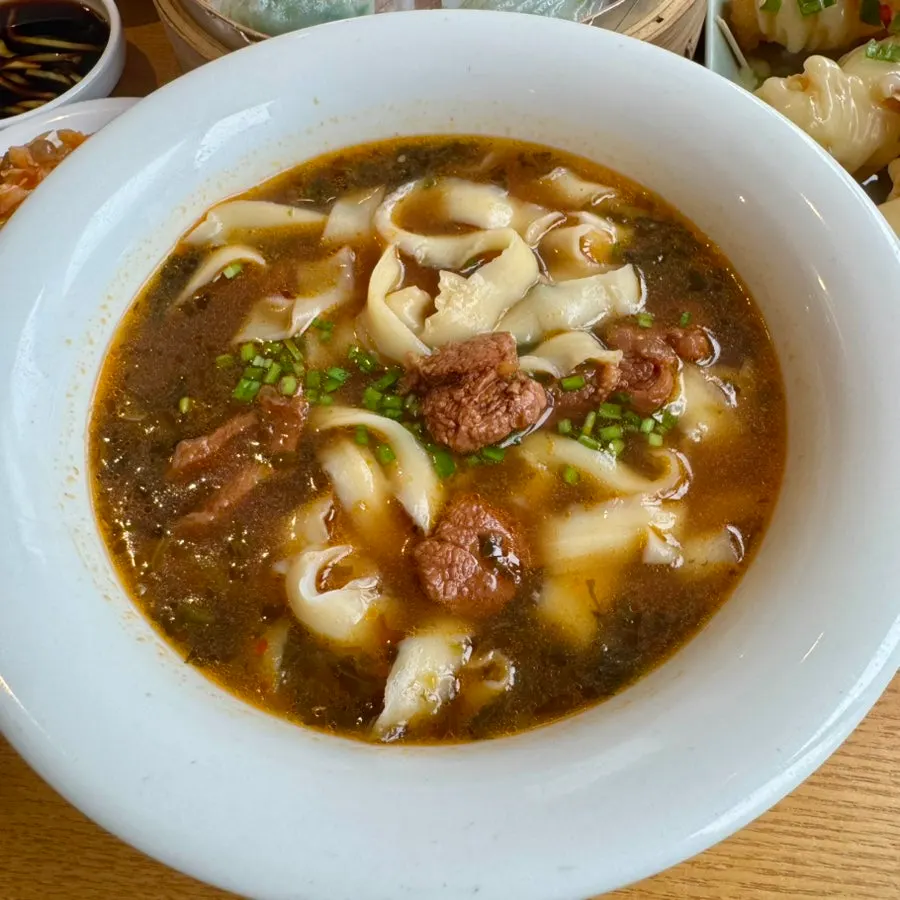 A bowl of Cheonghwawon's beef knife-cut noodles