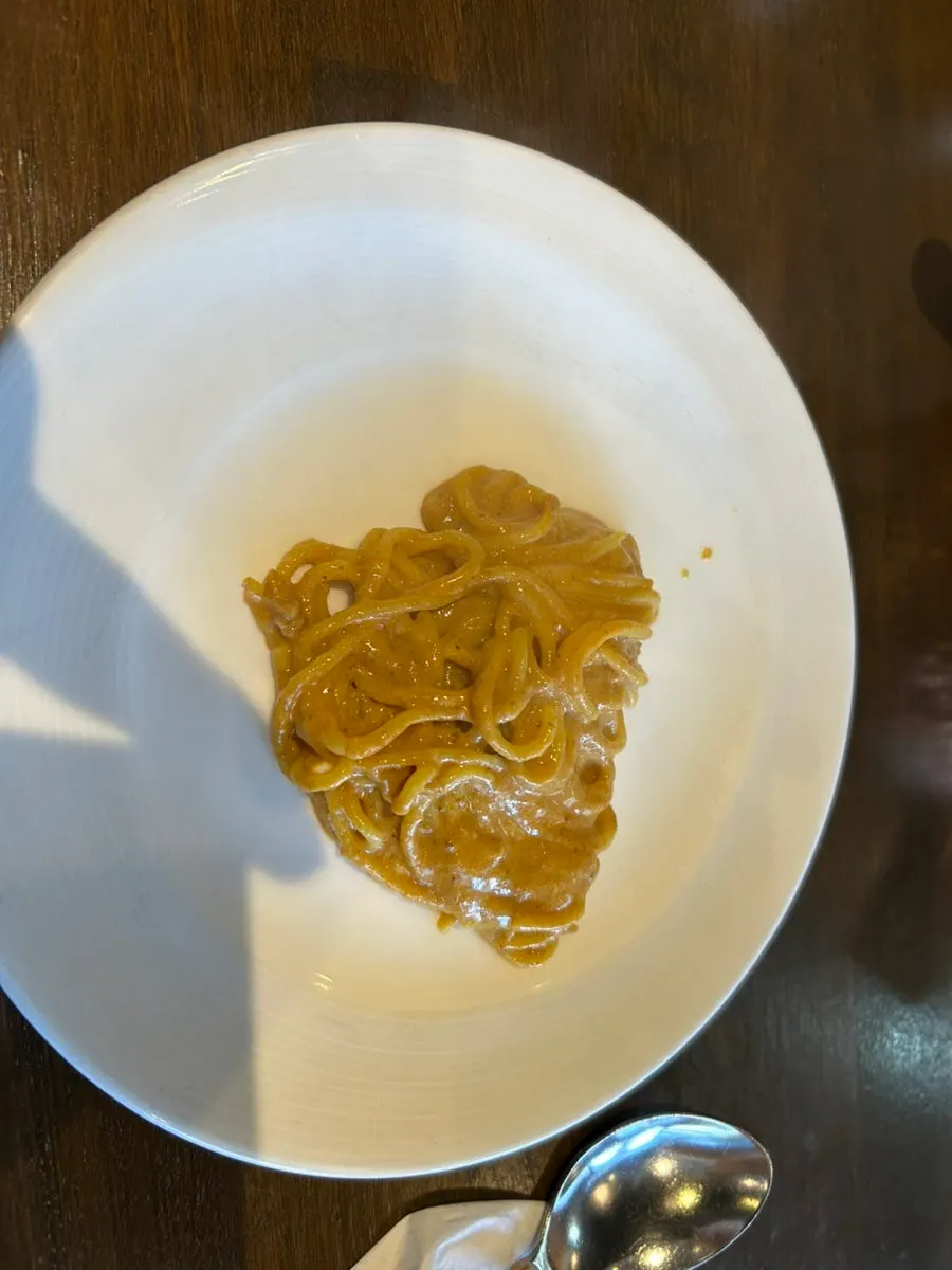 Cheese naan and curry pasta at Meono Kkameona in Daehangno