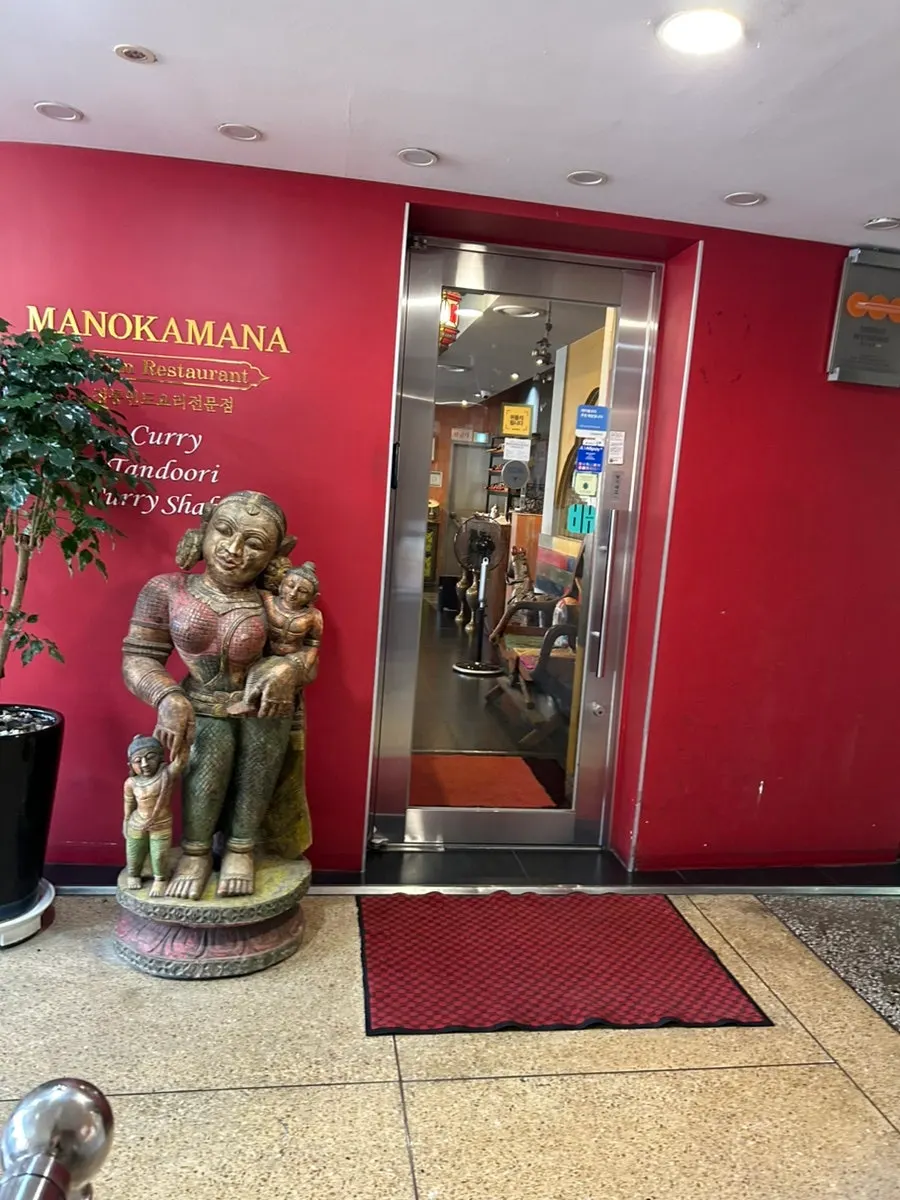 Wrapping up a visit to an Indian restaurant in Daehangno