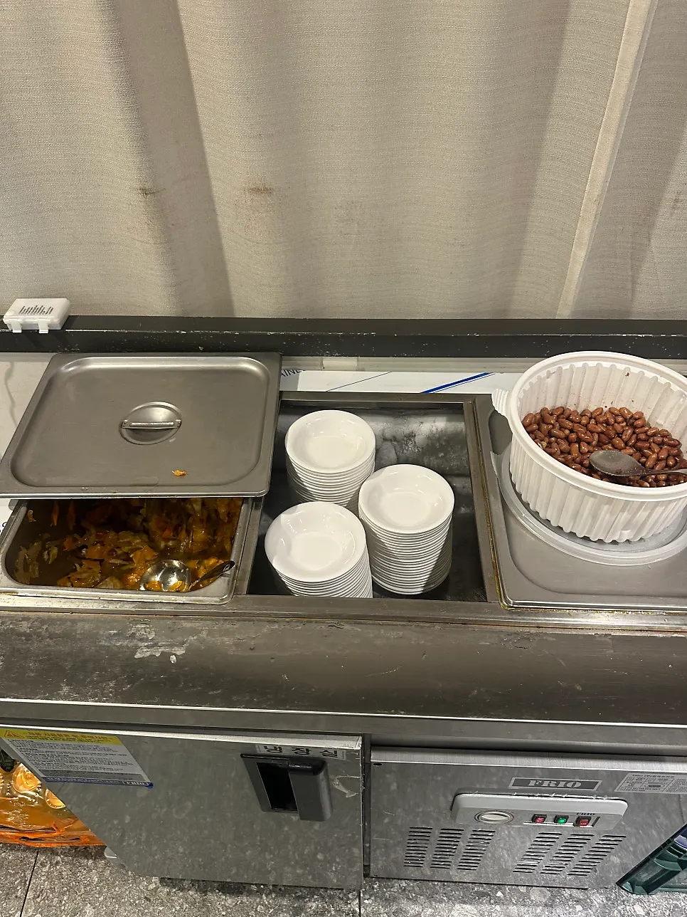 Self-serve bar for taking extra banchan