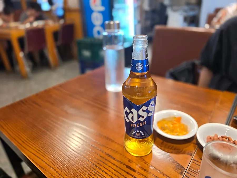 식사 전 짜샤이와 땅콩