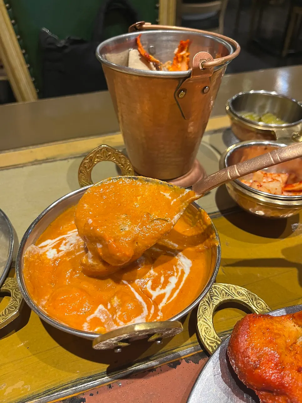 토마토 베이스의 버터 치킨 커리
