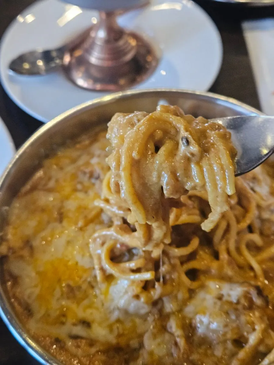 A plate of chicken curry pasta