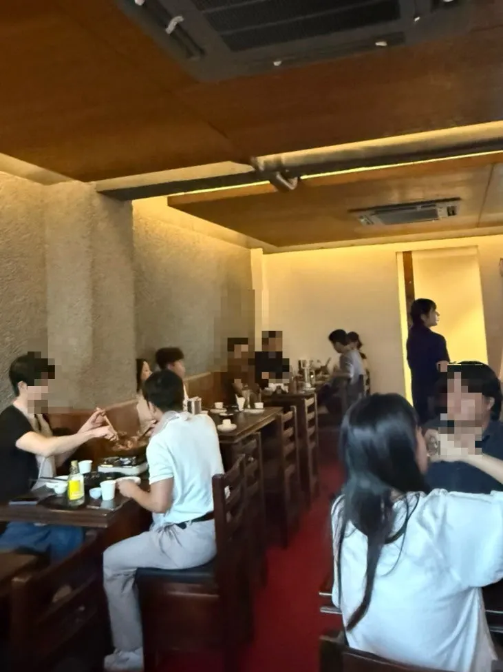 Hyehwahwa's clean and cool interior