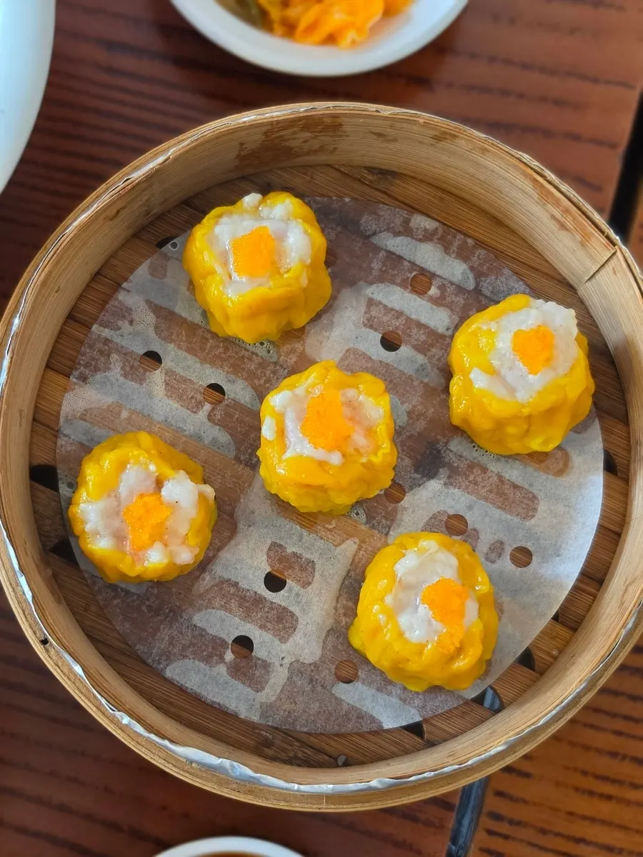 날치알을 올린 수제 새우 쇼마이