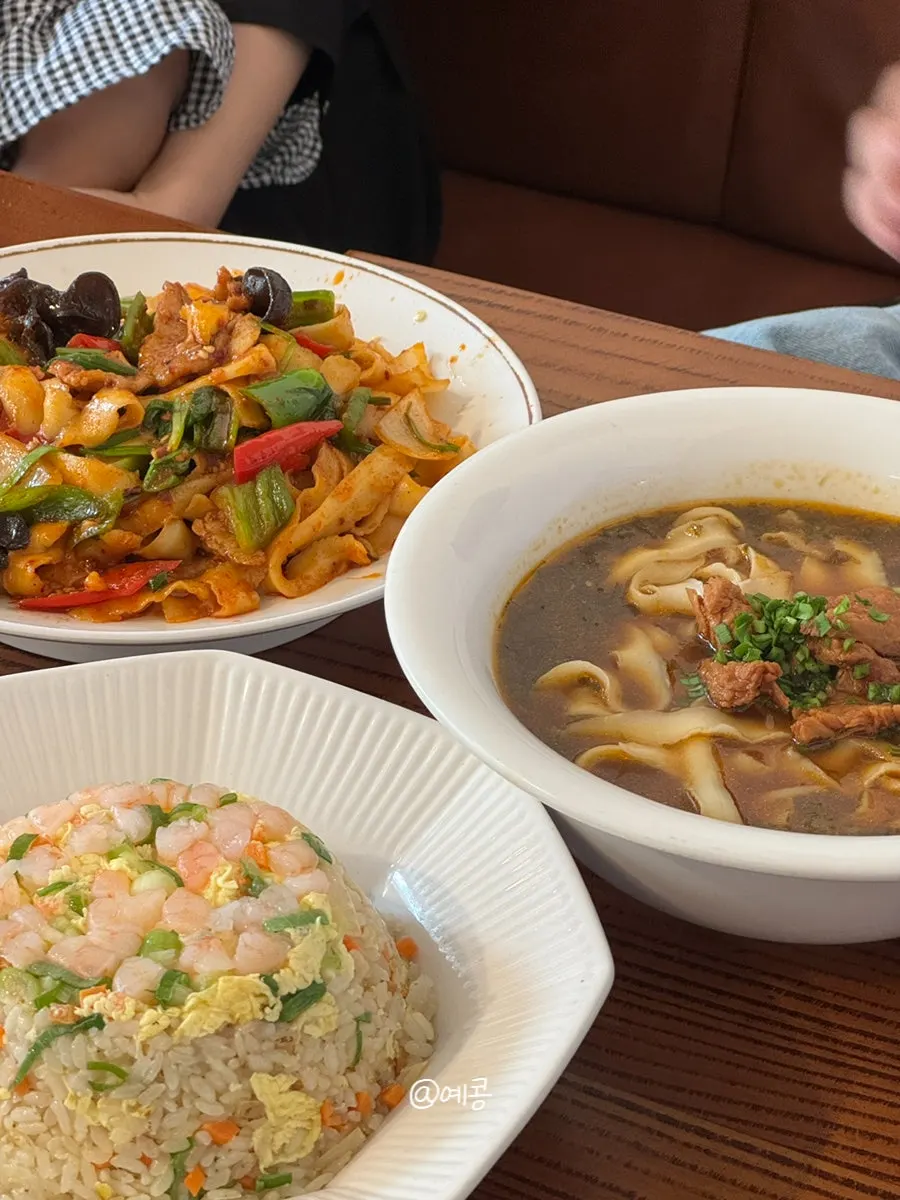 Dim sum steamers on one side of Cheonghwawon's kitchen