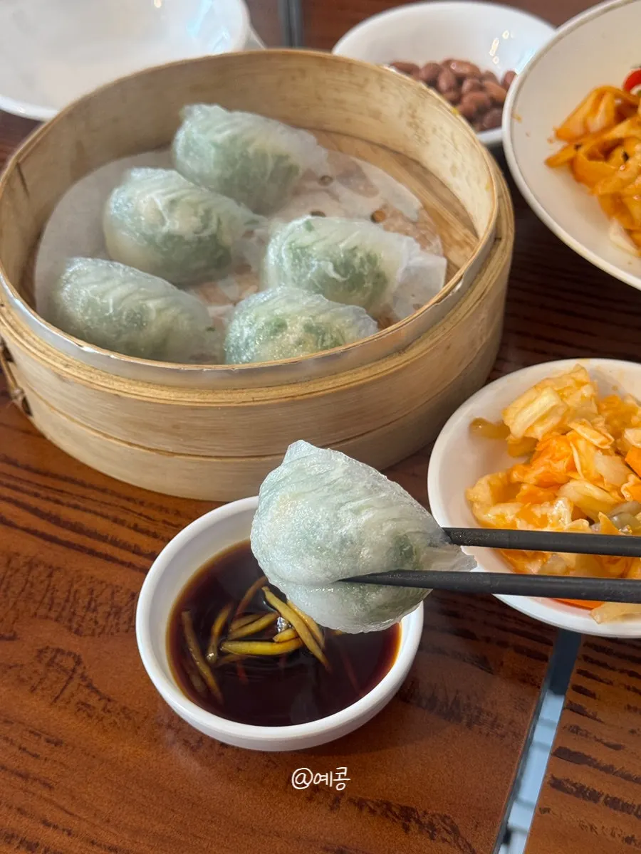 Half-moon-shaped crystal moon dumplings with translucent skin