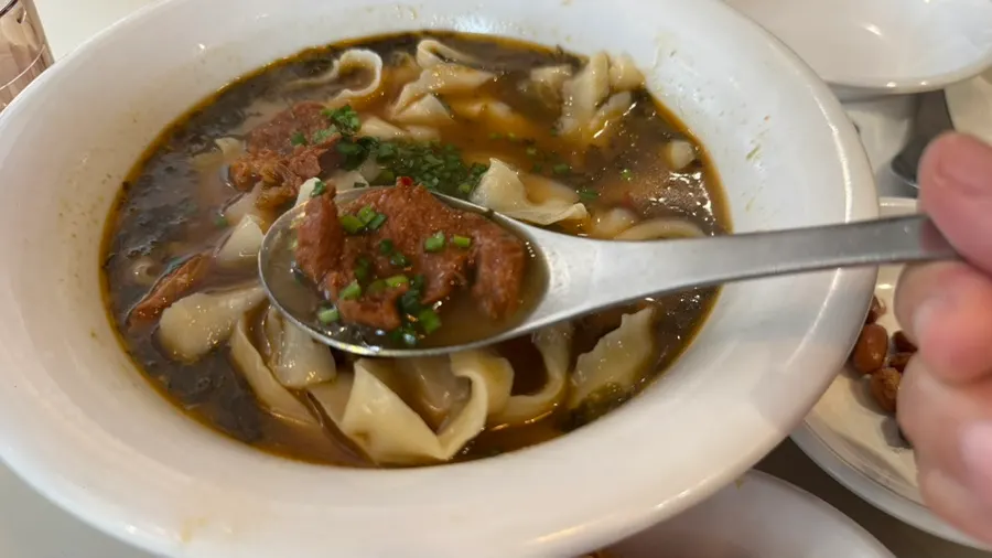 결대로 풀리는 우육면 소고기 고명