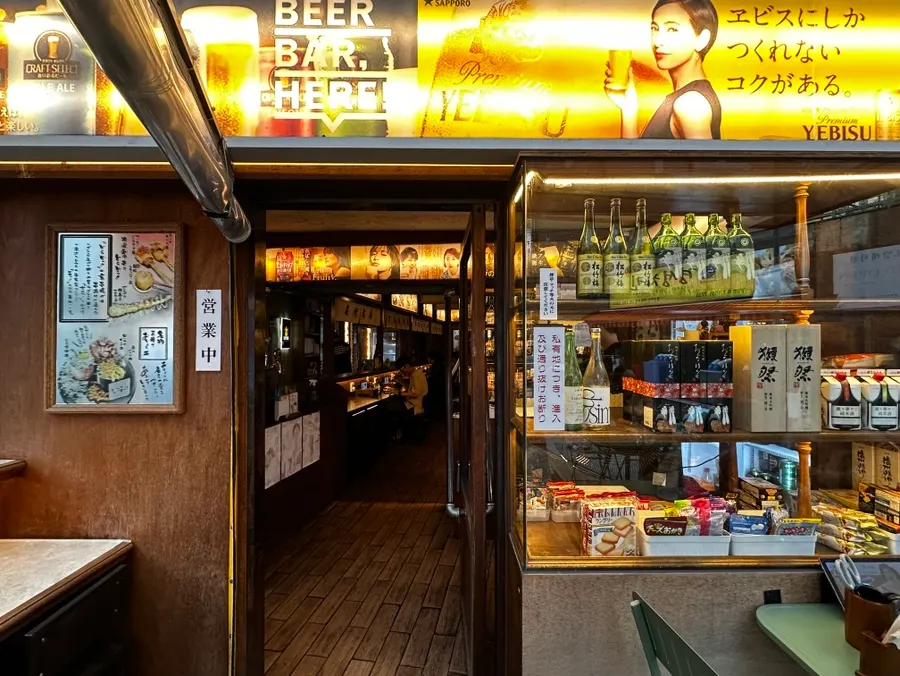 Outdoor table seating at Hanamato