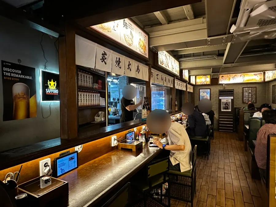 Weekend evening atmosphere at Hanamato in Hyehwa