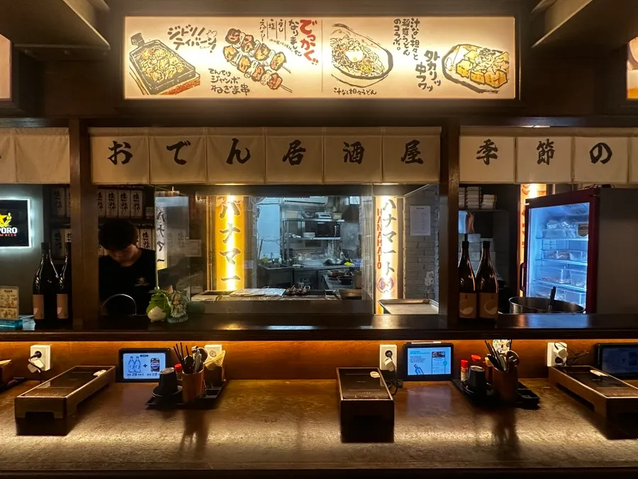 Weekend evening interior at Hanamato