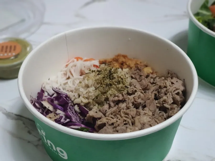 현미보리밥 베이스 우삼겹 비빔포케