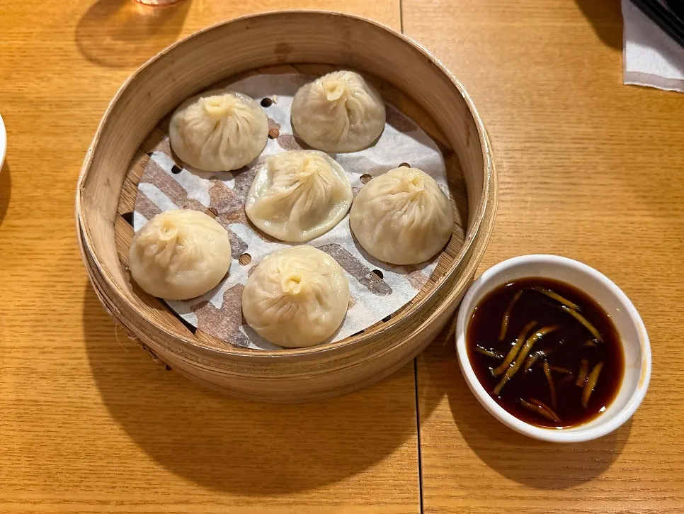 Xiaolongbao served in a steamer basket at Cheonghwawon