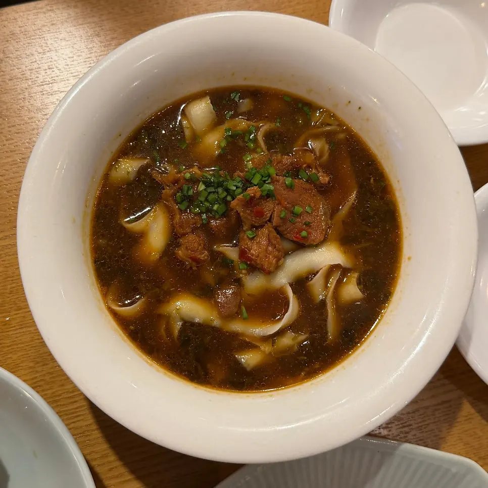 Cheonghwawon's beef knife-cut noodles topped with scallions