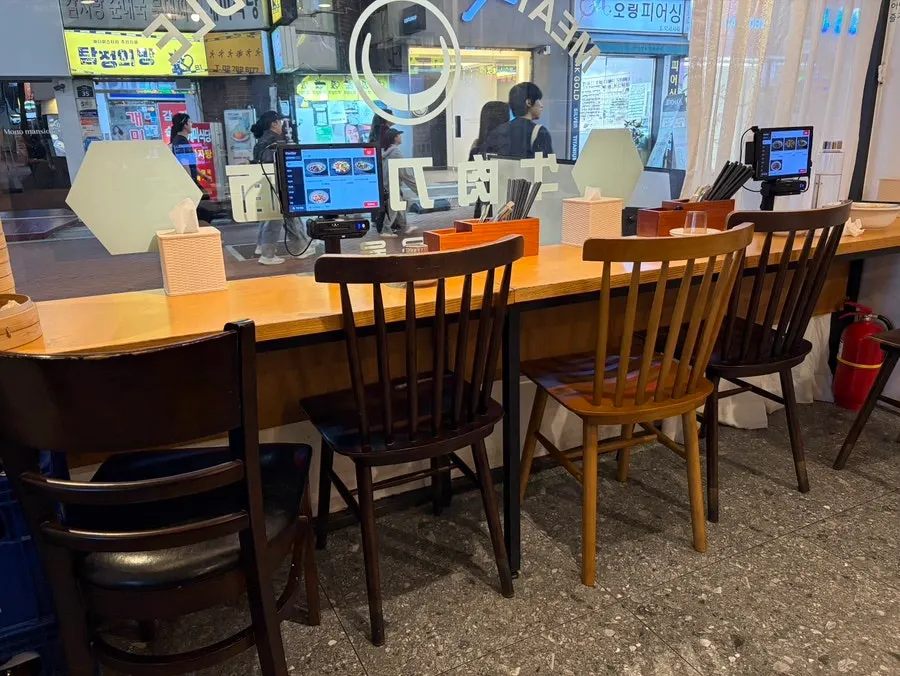 단체도 가능한 청화원 대학로점 2층 좌석