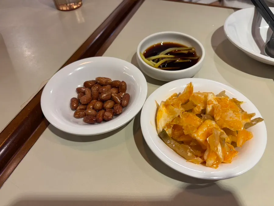 기본 찬으로 나온 짜사이